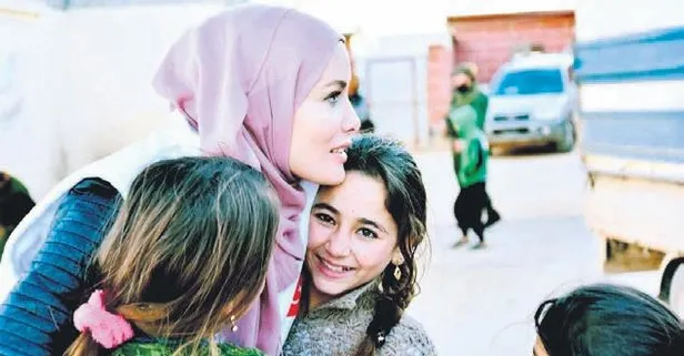 Gamze Özçelik'ten göçmenlere insanlık dışı muamelede bulunanlara tepki