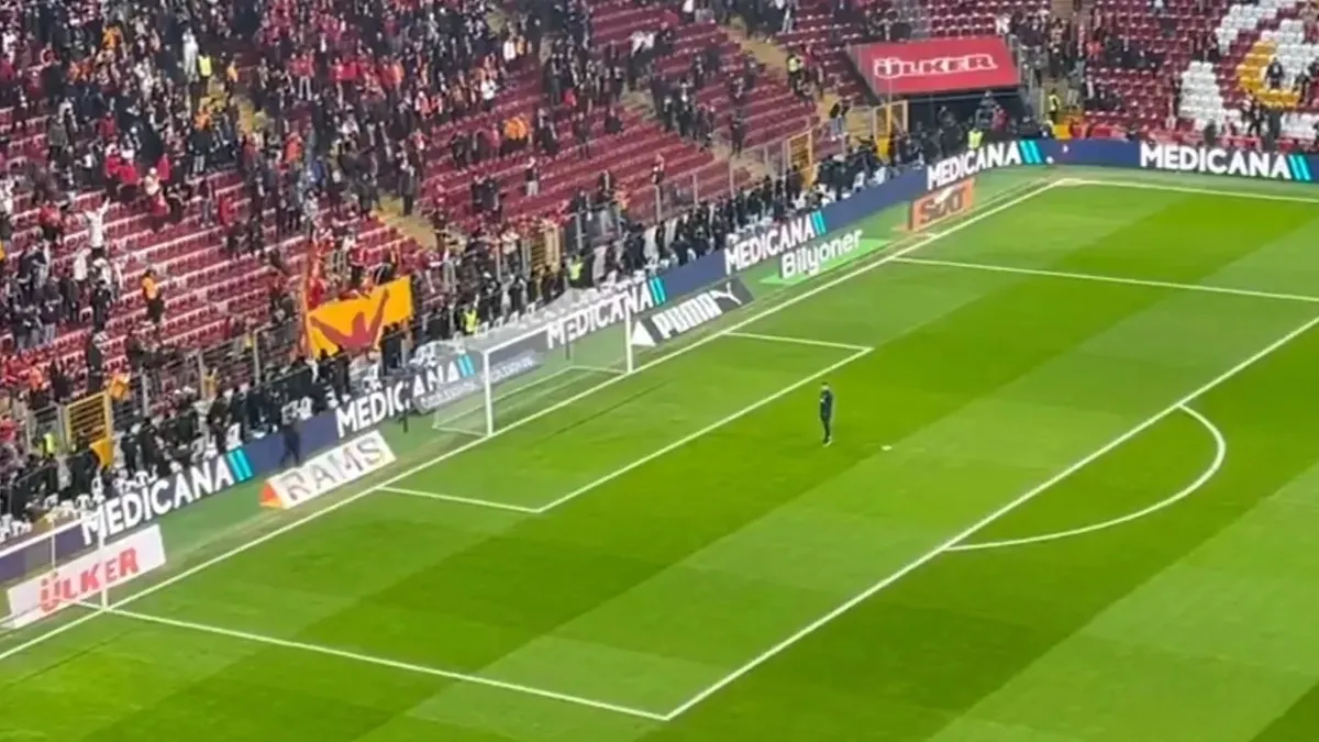 Mert Hakan Yandaş tribüne gitti Rams Park'ta o şarkı çalındı!