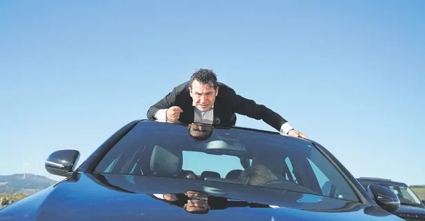 Ferhat Göçer'den aksiyon sahneli yeni klip! Göçer adeta arabanın üstünde sörf yaptı