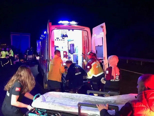Anadolu Otoyolu'nda tırla minibüs çarpıştı: 5 ölü, 6 yaralı-1