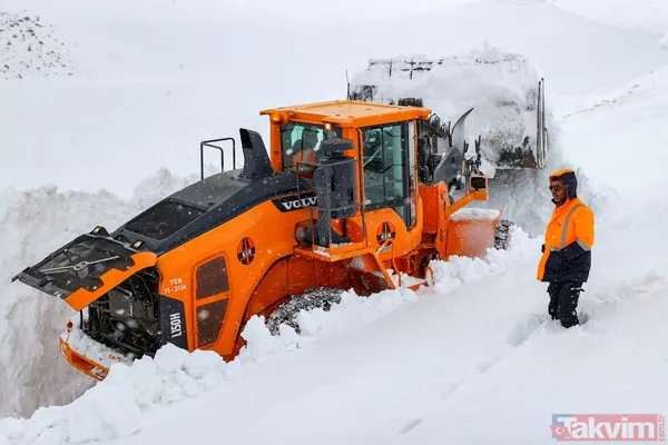 Geçtiğimiz yıl Türkiye'de 2 metre ile en yüksek kar kalığının ölçüldüğü Van-Bahçesaray yolunda amansız mücadele - 26