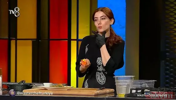 Masterchef Gülistan fena patladı 'telefonum yok arkadaşım yok' demişti büyük yalancı çıkmıştı! Şeflerin sabır sınavı Gülistan... - 9