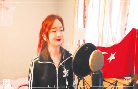 Zeynep Bastık'a Güney Koreli hayranından jest-1