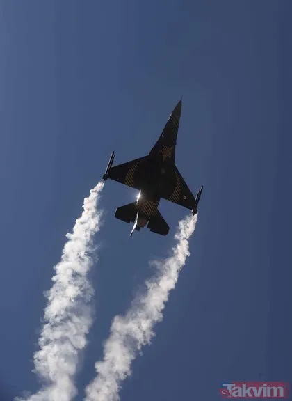 SOLOTÜRK ekibi dünyada bir ilki başardı! Kobra manevrasıyla F-16 sınırlarını aştı