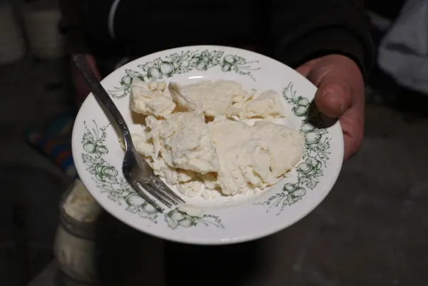 sivasta-6-ay-kumda-gomulu-olan-ve-son-tuketim-tarihi-olmayan-peynirlerin-kilosu-40-lira-1606810884735.jpg Sivas'ta 6 ay kumda gömülü olan ve son tüketim tarihi olmayan peynirlerin kilosu 40 lira-2