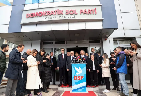 son-dakika-ak-partiden-dspye-ziyaret-cumhur-ittifakina-destek-icin-olumlu-sinyal-1680867871074.jpg DSP "Cumhur" dedi: "Seçimlere AK Parti listelerinden gireceğiz Başkan Erdoğan'ı destekleyeceğiz"-6