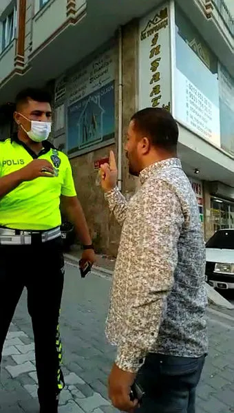 esenyurtta-polisi-tehdit-eden-zorba-surucu-gozaltina-alindi-1599549721002.jpg Son dakika: Esenyurt’ta polisi tehdit eden zorba sürücü gözaltına alındı-1