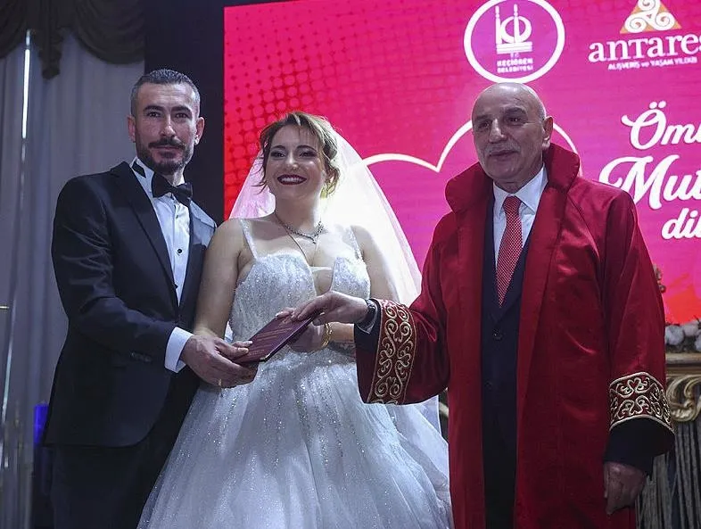 turgut-altinok-14-subat-sevgililer-gununde-14-ciftin-nikahini-kiydi-1707926600223.jpeg