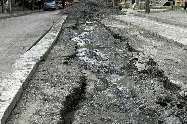 İSKİ'nin çalışma yaptığı yol 20 günde 4'üncü kez çöktü! Vatandaşlar isyanda