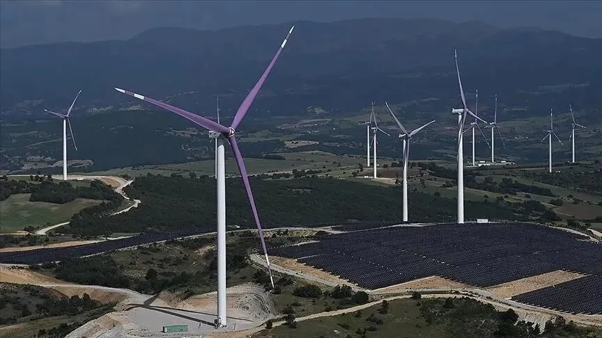ruzgar-ve-guneste-yarisma-basliyor-basvurular-13-ekimde-1783833964407.jpeg Yenilenebilir enerjide yeni yarışma dönemi: Başvurular 13 Ekim’de-4