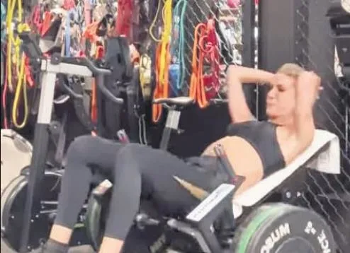 44-yasindaki-cagla-sikel-sosyal-medyayi-salladi-olay-yaratan-karin-kaslarinin-asil-sirri-ortaya-cikti-1685056299530.jpeg 44 yaşındaki Çağla Şıkel sosyal medyayı salladı! Olay yaratan karın kaslarının asıl sırrı ortaya çıktı-5