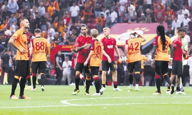 flas-transferler-ile-sov-yapan-aslanin-havasini-giresun-sondurdu-1660429385886.jpeg Flaş transferler ile şov yapan Aslan'ın havasını Giresun söndürdü-5