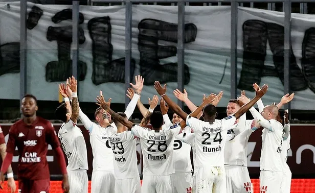 fransa-ligue-1de-lille-burak-yilmaz-ve-zeki-celikin-attigi-gollerle-galip-geldi-1618004151814.jpeg Fransa Ligue 1'de Lille Burak Yılmaz ve Zeki Çelik'in attığı gollerle galip geldi!-3