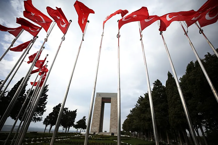 18-mart-rehberi-ucretsiz-muzelerden-en-guzel-siir-ve-mesajlara-tam-liste-1773738939716.jpg 18 Mart rehberi: En güzel şiirler, ücretsiz müze ve etkinlikler tam liste-8