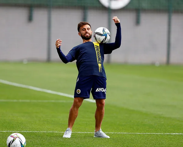 diego-rossi-buyuk-hayal-kirikligi-oldu-fenerbahce-sezon-sonu-yolluyor-1642167187232.jpg Diego Rossi büyük hayal kırıklığı oldu! Fenerbahçe sezon sonu yolluyor-5