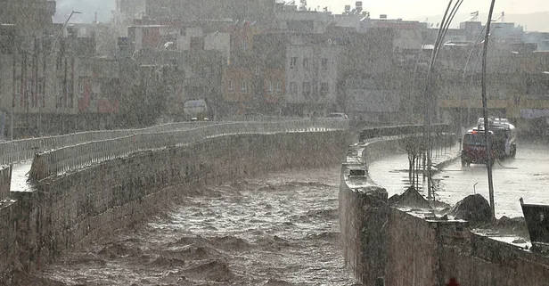 Şanlıurfa'da yağış nedeniyle eğitime bir gün ara verildi