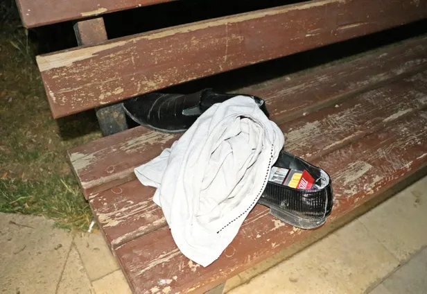 Antalya'da ilginç olay! Tişörtünü ve ayakkabısını çıkartıp-3
