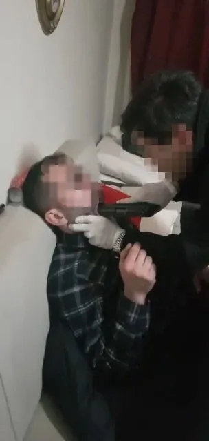 gecelik-giydirdiler-mermi-yutturdular-dehset-veren-olay-1655649693420.jpg Gecelik giydirdiler, mermi yutturdular! Dehşet veren olay...-2