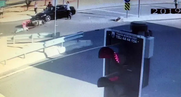 Maltepe'de korkunç olay! 17 yaşındaki genç motosikletli kuryenin hayatını kaybettiği kaza kamerada-5