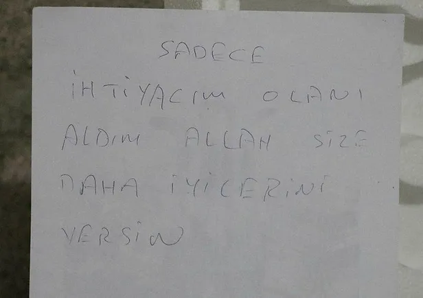 hirsizin-notu-saskina-cevirdi-girdigi-evde-kiymali-yumurta-yapip-dus-aldi-1652514018100.jpeg Hırsızın notu şaşkına çevirdi! Girdiği evde kıymalı yumurta yapıp, duş aldı...-4