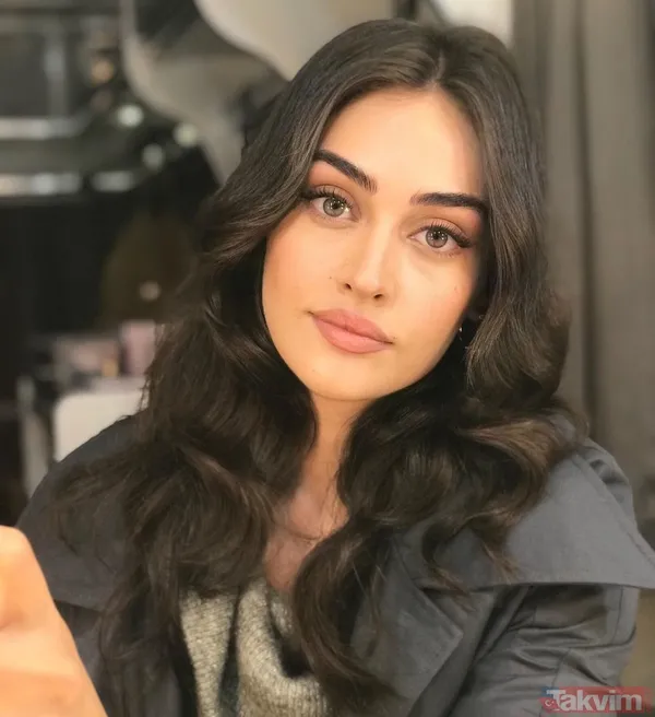 Esra Bilgiç yatak pozuyla gündemde! Sere serpe uzandı gören dönüp bir daha baktı! Ünlü oyuncu ortalığı yıktı geçti - 1