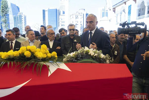 ‘Bay Sinema’ lakaplı Türker İnanoğlu son yolculuğuna uğurlandı! Cenazeye ünlü akını! Emel Sayın, Hülya Koçyiğit, Kerem Alışık - 24