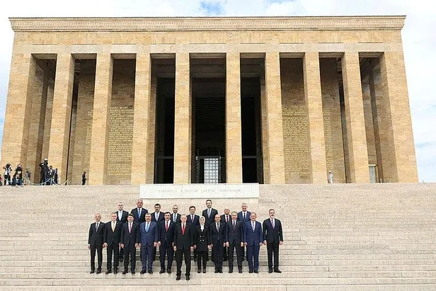 Başkan Erdoğan ve Kabine üyelerinden Anıtkabir'e ziyaret-6