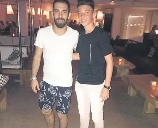 Mikonos’ta Arda’ya hücum