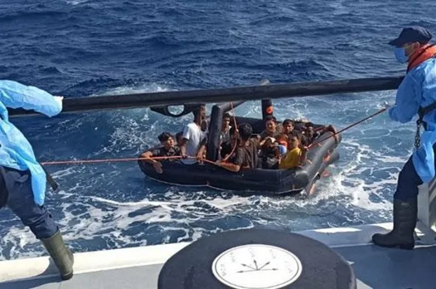 İzmir'de Yunanistan unsurlarınca Türk kara sularına geri itilen 388 sığınmacı kurtarıldı