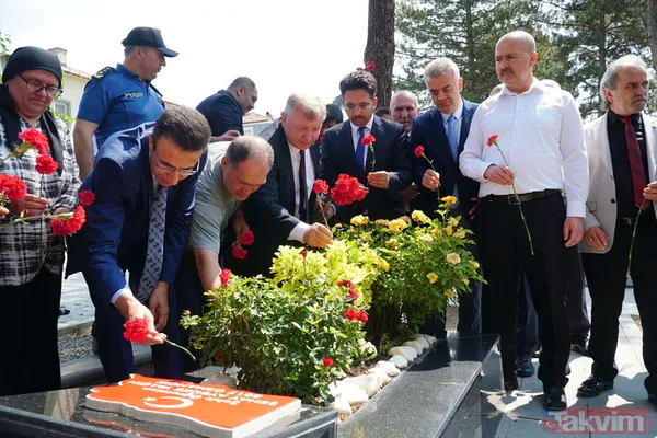 Bebek katilleri güzel sesli öğretmenimizi acımadan katletmişti! Şehit öğretmen Şenay Aybüke Yalçın vefatının 5. yılında kabri başında anıldı! - 2