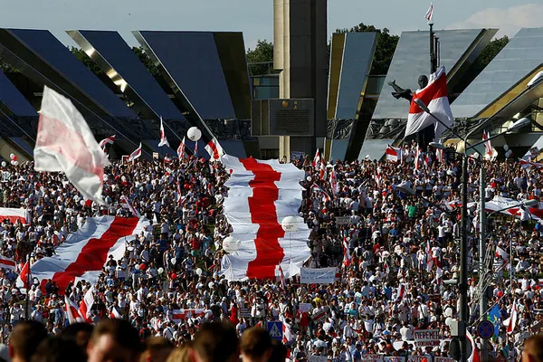 belarustaki-protestolar-8-gununde-devam-ederken-cumhurbaskani-lukasenko-avrupa-icin-de-tuvalet-olmamaliyiz-1597592116084.jpg