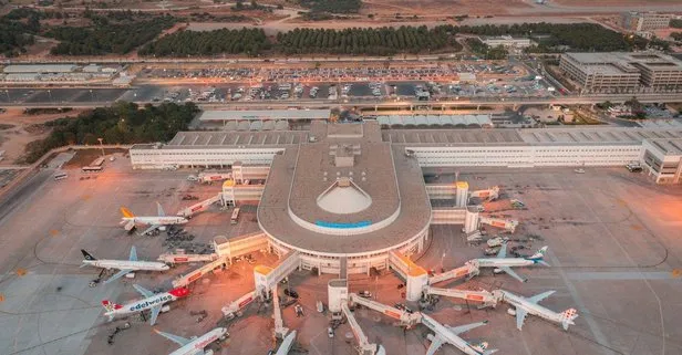 Antalya Havalimanı'nda rekor! Bin 217 uçak 223 bini aşkın yolcu