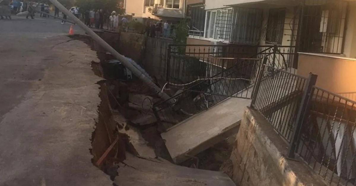 Izmir De Korkunc Olay Istinat Duvari Coktu Takvim