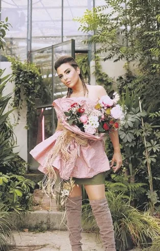 'Bambaşka Aslı Hünel" piyasaya çıktı