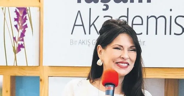 guzelligi ile yillara meydan okuyan aydan sener estetige karsi takvim