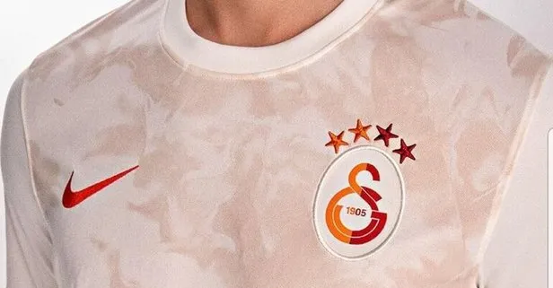 Galatasaray’da yeni forma tanıtıldı! Dikkat çeken detay