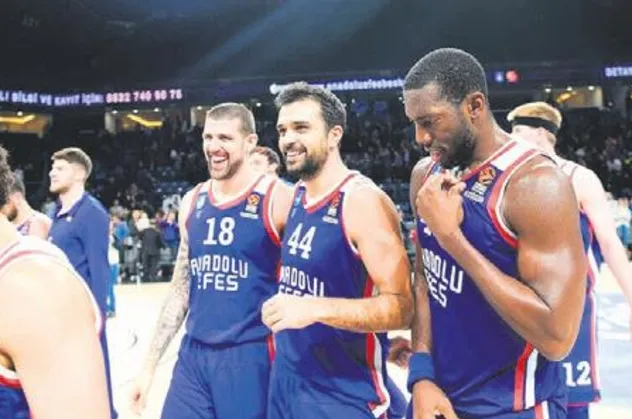 Anadolu Efes evinde Milano’yu ağırlıyor