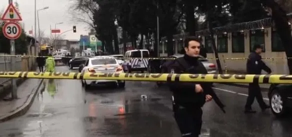 Bayrampaşa'daki Çevik Kuvvet Şube Müdürlüğü'ne silahlı ve el bombalı saldırıda bulunan iki kadın terörist, saklandıkları apartmana düzenlenen operasyonda etkisiz hale getirildi.