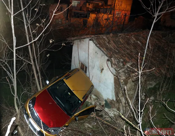 Duyanları şaşkına çeviren olay! Evin çatısına araba düştü - 2