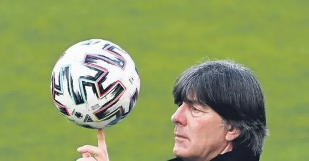 F.Bahçe'nin ısrarla istediği Löw'ün adı Manchester United da anılmaya başladı