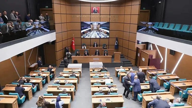 uskudarda-sandik-karisti-6-chpli-cumhur-ittifaki-adayina-oy-verdi-1785920526002.jpeg Üsküdar’da sandık karıştı! 6 CHP’li Cumhur İttifakı adayına oy verdi-3