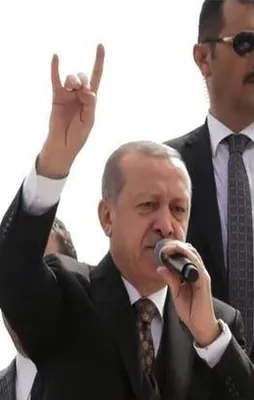 Erdoğan'dan Mersin'de bozkurt selamı