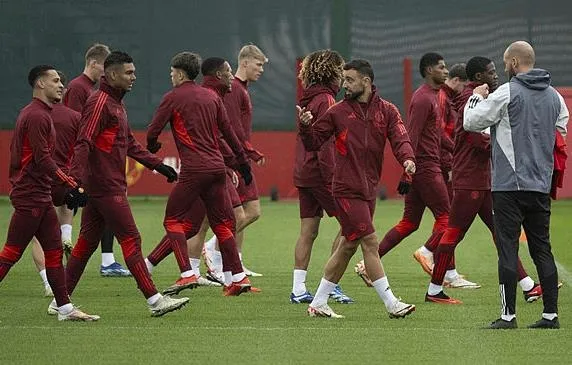 galatasaray-ingiliz-ekibi-manchester-uniteda-konuk-olacak-iki-takiminda-hedefi-belli-galibiyet-elde-etmek-1696282929046.jpeg Galatasaray İngiliz ekibi Manchester United’a konuk olacak! İki takımında hedefi belli: Galibiyet elde etmek!-3