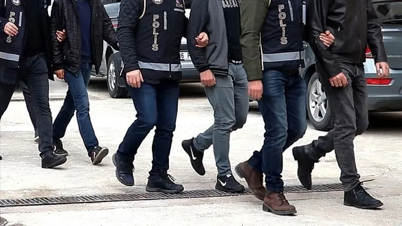 gaziatepte-adliyede-rusvet-ve-uyusturucu-operasyonu-savci-ve-personel-gozaltinda-1775292384763.jpeg Gaziatep'te adliyede rüşvet ve uyuşturucu operasyonu: savcı ve personel gözaltında!-3