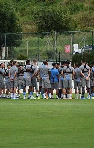 Trabzon tur için Sparta Prag önünde