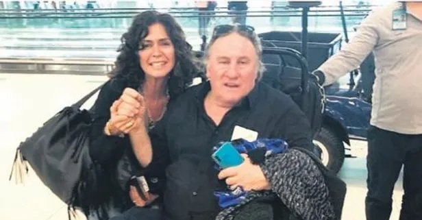 Şebnem Çapa İstanbul Havalimanı’nda aktör Gerard Depardieu ile karşılaştı