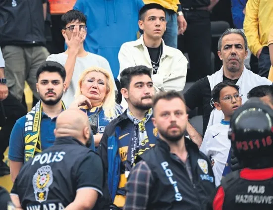 A.Gücü lige veda etti