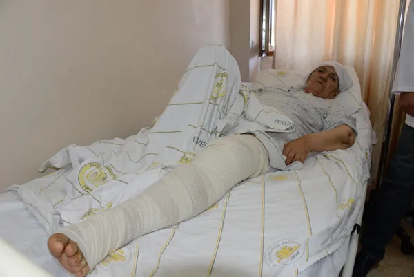 diyarbakirda-72-yasindaki-kadin-korona-nedeniyle-15-yil-hastaneye-gitmedi-uylugundaki-5-kiloya-ulasan-tumor-ameliyatla-alindi-1624006133519.jpg Diyarbakır'da 72 yaşındaki kadın korona nedeniyle 1,5 yıl hastaneye gitmedi! Uyluğundaki 5 kiloya ulaşan tümör ameliyatla alındı-3