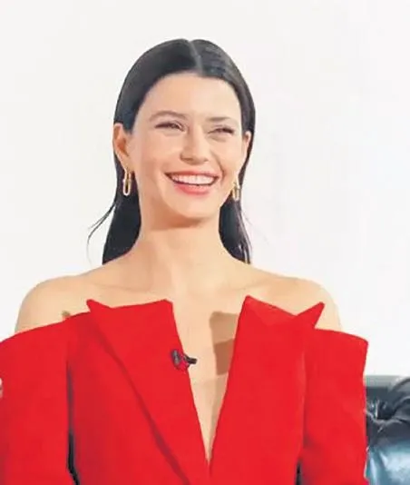 sinem-kobal-mi-beren-saat-mi-277-bin-lira-degerindeki-ceket-ikiliyi-pisti-yapti-sosyal-medya-ikiye-bolundu-1700693273661.jpeg Sinem Kobal mı Beren Saat mi? 277 bin lira değerindeki ceket ikiliyi pişti yaptı! Sosyal medya ikiye bölündü-2