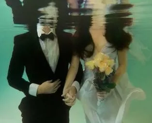 Su altında evlilik teklifi